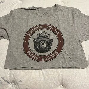 Cropped Smokey Bear T-Shirt Size M